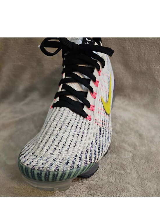 Athletic_Shoes